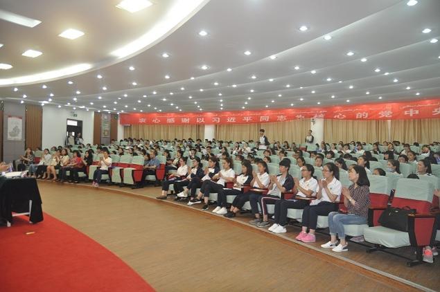 烏魯木齊職業(yè)大學(xué)近400名師生參加啟動(dòng)儀式.JPG